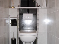 WiCi Bati, Waschbecken auf Wand-WC intergriert - Herr L (FR - 02) - 2 auf 2 (nachher)